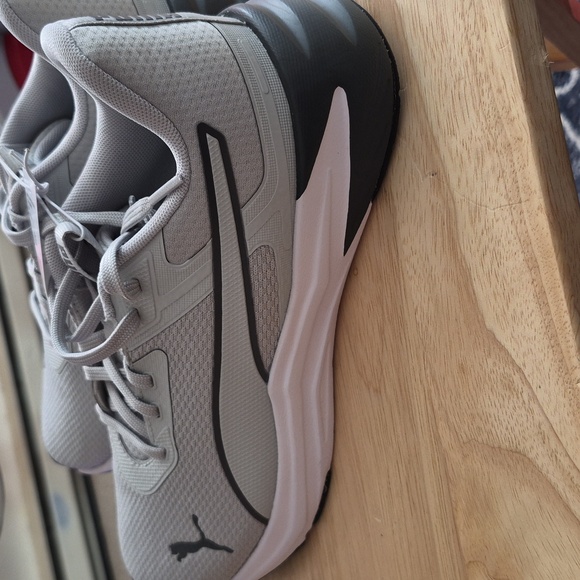 Men's Puma Light Gray Mesh Athletic Sneakers with Black Logo - Picture 7 of 10